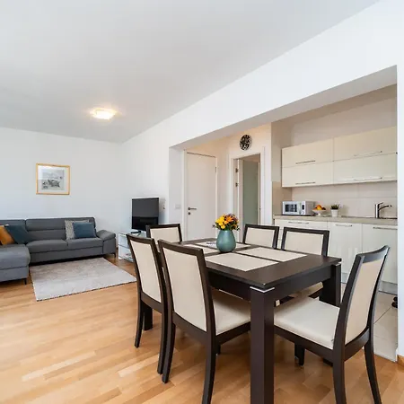 Marie 2 Bedroom Apartment *