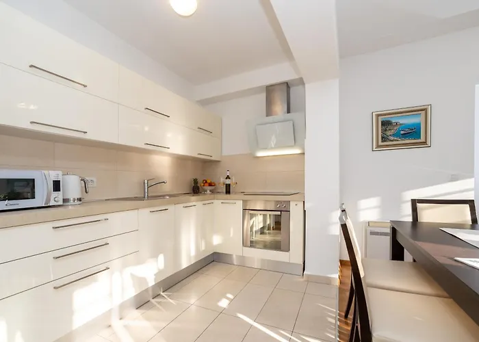 Marie 2 Bdr Apartament